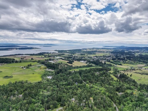 8278 Thomson Pl, Central Saanich, BC 