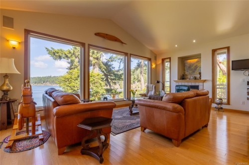 1602 Chart Dr, Pender Island, BC 
