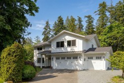 1018 Elstree Close Central Saanich, BC V8M 1A4