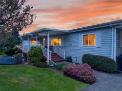 2200 Stadacona Dr Comox, BC V9M 3P9