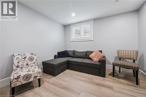 50 Faith Drive, Mapleton, ON - Indoor Photo Showing Living Room