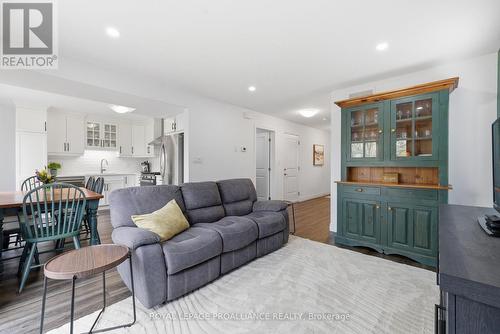 18 Rabbit Road, Brighton, ON - Indoor Photo Showing Living Room