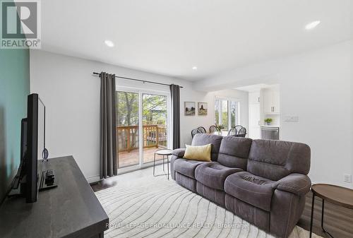 18 Rabbit Road, Brighton, ON - Indoor Photo Showing Living Room