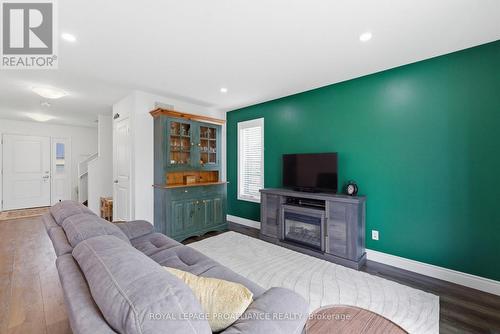 18 Rabbit Road, Brighton, ON - Indoor Photo Showing Living Room