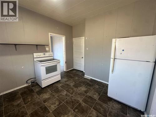 106 2Nd Avenue Se, Norquay, SK - Indoor Photo Showing Kitchen