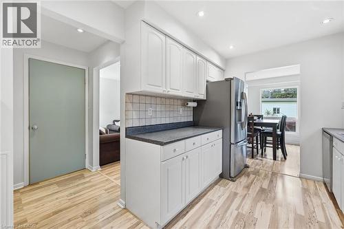 712 Auburn Crescent, Burlington, ON - Indoor Photo Showing Kitchen