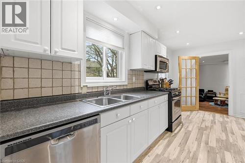 712 Auburn Crescent, Burlington, ON - Indoor Photo Showing Kitchen With Double Sink