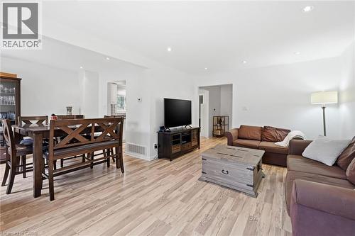 712 Auburn Crescent, Burlington, ON - Indoor Photo Showing Living Room