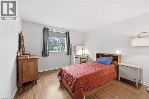 712 Auburn Crescent, Burlington, ON - Indoor Photo Showing Bedroom