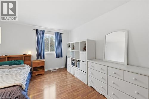 712 Auburn Crescent, Burlington, ON - Indoor Photo Showing Bedroom