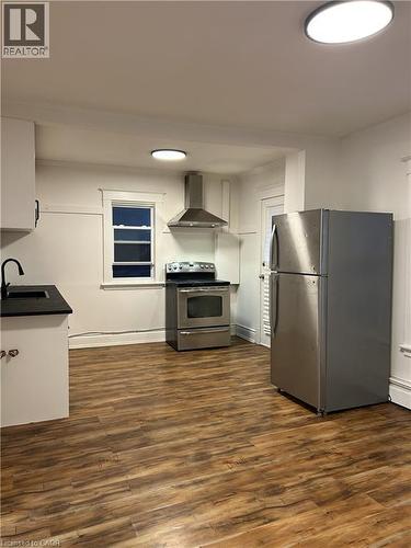 3 Balmoral Avenue S Unit# 2, Hamilton, ON - Indoor Photo Showing Kitchen
