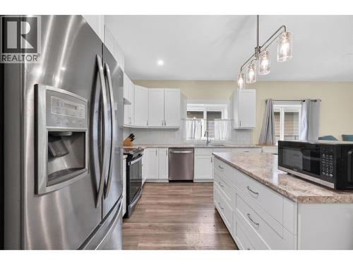 1123 Willow Row, Sicamous, BC - Indoor Photo Showing Kitchen With Upgraded Kitchen