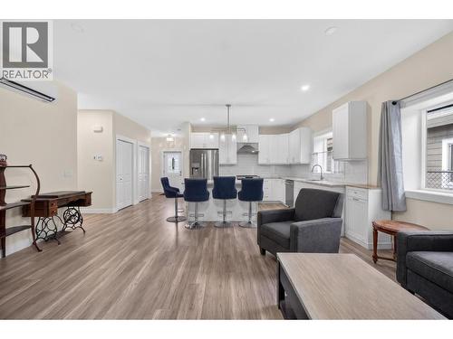 1123 Willow Row, Sicamous, BC - Indoor Photo Showing Living Room