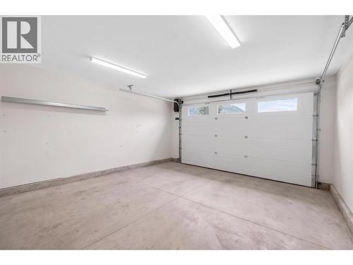 1123 Willow Row, Sicamous, BC - Indoor Photo Showing Garage