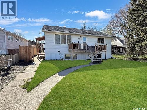 620 8Th Avenue Ne, Swift Current, SK - Outdoor With Deck Patio Veranda