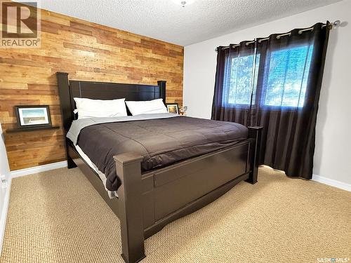 620 8Th Avenue Ne, Swift Current, SK - Indoor Photo Showing Bedroom