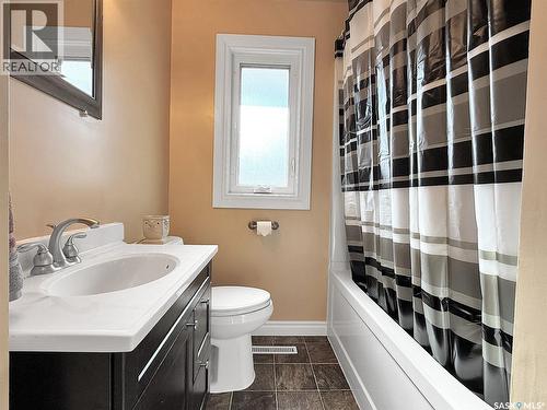 620 8Th Avenue Ne, Swift Current, SK - Indoor Photo Showing Bathroom
