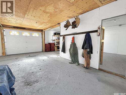 620 8Th Avenue Ne, Swift Current, SK - Indoor Photo Showing Garage