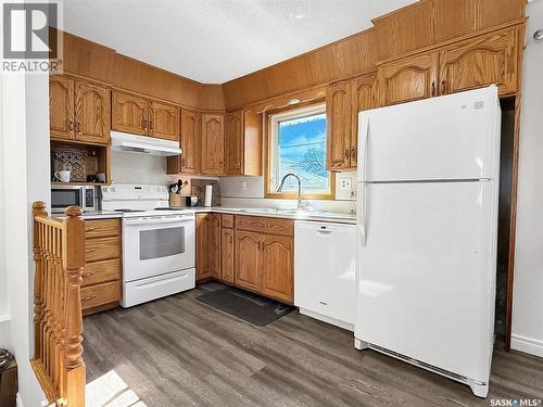 620 8Th Avenue Ne, Swift Current, SK - Indoor Photo Showing Kitchen