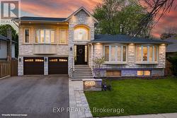 2439 BRIDGE ROAD  Oakville, ON L6L 2G9