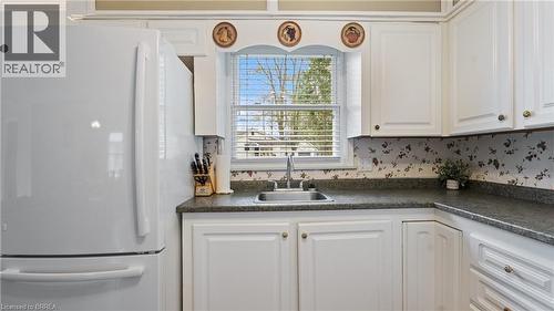 303 Cedar Drive, Turkey Point, ON - Indoor Photo Showing Kitchen
