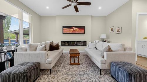 2724 Huckleberry Lane, Kimberley, BC - Indoor Photo Showing Living Room With Fireplace