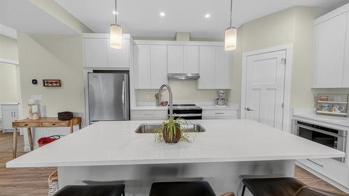 2724 Huckleberry Lane, Kimberley, BC - Indoor Photo Showing Kitchen With Upgraded Kitchen