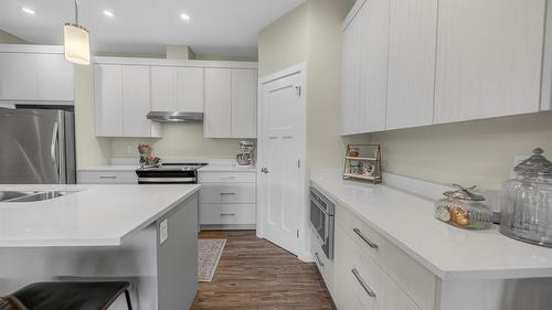 2724 Huckleberry Lane, Kimberley, BC - Indoor Photo Showing Kitchen With Double Sink With Upgraded Kitchen