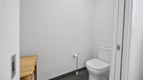 2724 Huckleberry Lane, Kimberley, BC - Indoor Photo Showing Bathroom