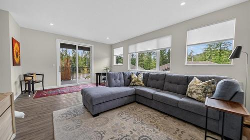 2724 Huckleberry Lane, Kimberley, BC - Indoor Photo Showing Living Room