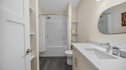 2724 Huckleberry Lane, Kimberley, BC - Indoor Photo Showing Bathroom