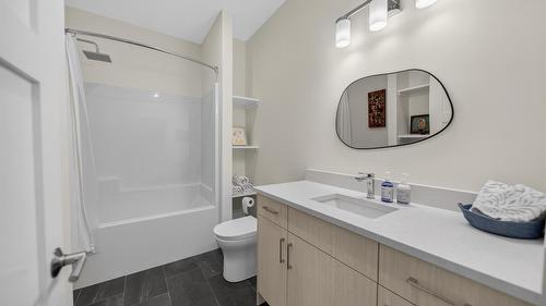 2724 Huckleberry Lane, Kimberley, BC - Indoor Photo Showing Bathroom