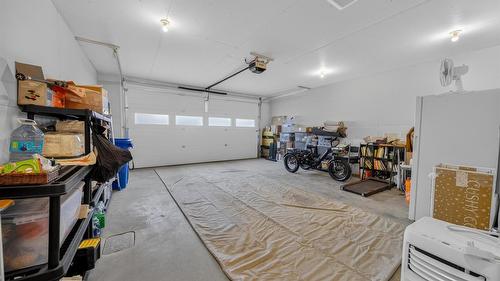 2724 Huckleberry Lane, Kimberley, BC - Indoor Photo Showing Garage