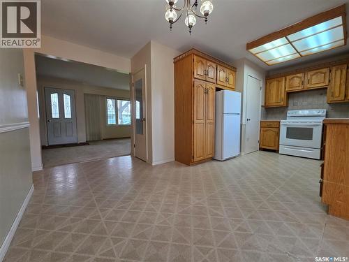 1446 Taylor Drive, Swift Current, SK - Indoor Photo Showing Kitchen