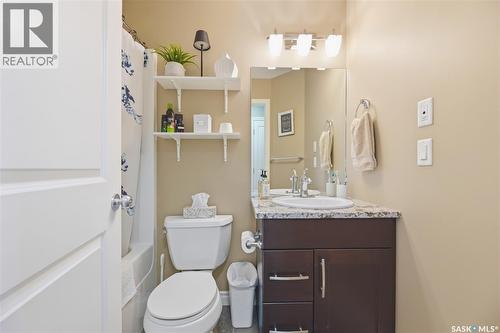 386 Levalley Cove, Saskatoon, SK - Indoor Photo Showing Bathroom