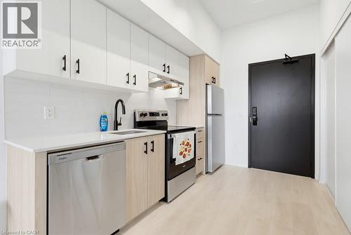 4878 Powers Common Unit# 123, Burlington, ON - Indoor Photo Showing Kitchen