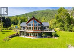 1067 Simmons Road Creston, BC V0B 1G7