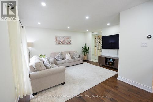 3912 Rushton Crescent, Mississauga, ON - Indoor Photo Showing Living Room