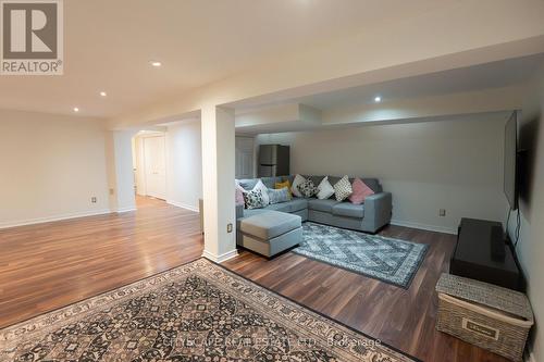 3912 Rushton Crescent, Mississauga, ON - Indoor Photo Showing Living Room