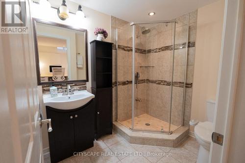 3912 Rushton Crescent, Mississauga, ON - Indoor Photo Showing Bathroom