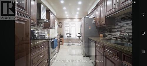 849 Millworks Crescent, Mississauga, ON - Indoor Photo Showing Kitchen With Upgraded Kitchen
