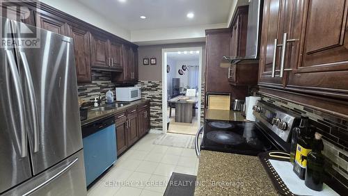 849 Millworks Crescent, Mississauga, ON - Indoor Photo Showing Kitchen With Double Sink With Upgraded Kitchen