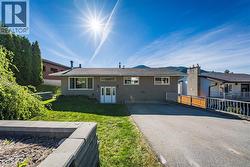 909 7TH Street Montrose, BC V0G 1P0