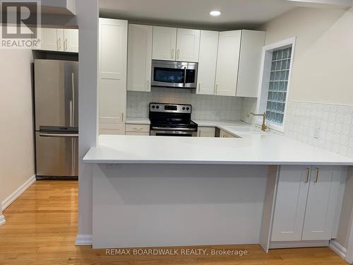 11 Kippewa Drive, Ottawa, ON - Indoor Photo Showing Kitchen With Upgraded Kitchen
