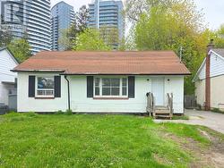 MAIN - 18 GRANDVIEW AVENUE Markham, ON L3T 1G8