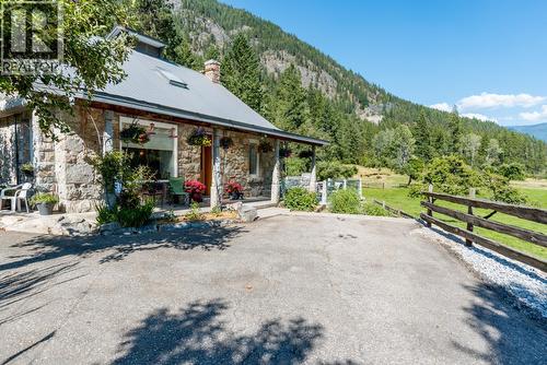 6302 Marsden Road, Nelson, BC - Outdoor