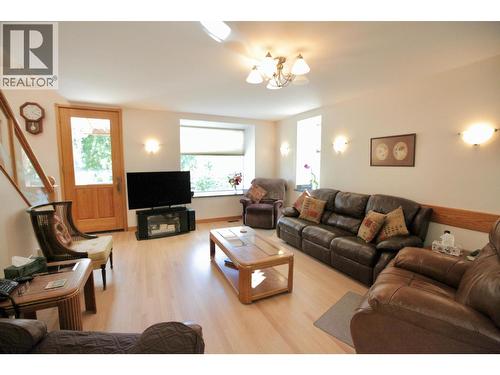 6302 Marsden Road, Nelson, BC - Indoor Photo Showing Living Room