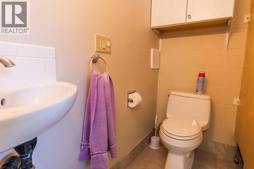 6302 Marsden Road, Nelson, BC - Indoor Photo Showing Bathroom