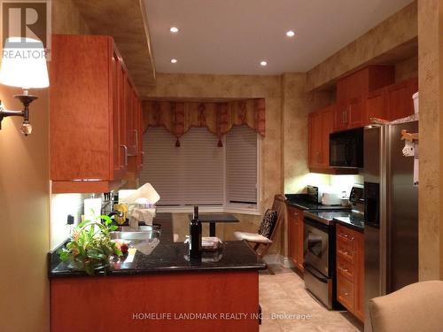 37 Michael Way, Markham, ON - Indoor Photo Showing Kitchen