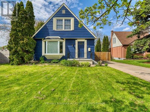 11 WINNIFRED AVENUE  St. Catharines (Carlton/Bunting), ON L2M 5X2